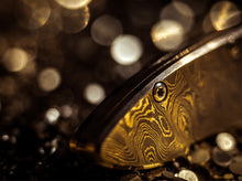 Cargar imagen en el visor de la galería, Navaja Boker Merlin Damasco Masterpiece Gold - Boker Cuchillos