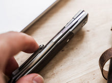 Cargar imagen en el visor de la galería, Navaja Böker Solingen Trapper Bog Oak Wood
