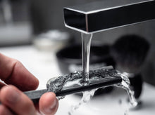 Cargar imagen en el visor de la galería, Navaja de afeitar Böker Manufaktur Solingen Black Amboina
