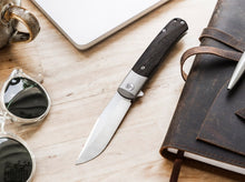 Cargar imagen en el visor de la galería, Navaja Böker Solingen Trapper Bog Oak Wood - Boker Cuchillos
