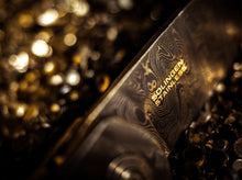 Cargar imagen en el visor de la galería, Navaja Boker Merlin Damasco Masterpiece Gold - Boker Cuchillos
